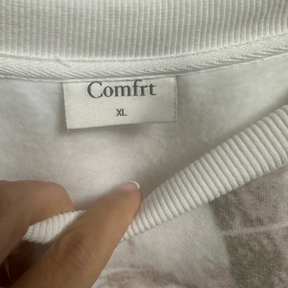 Comfrt Cream Graphic Sweatshirt XL - Picture 3 of 6